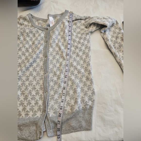 Cat & Jack Girl Sweater
M 14/16
In great condition
Measurements in pictures - Picture 9 of 11